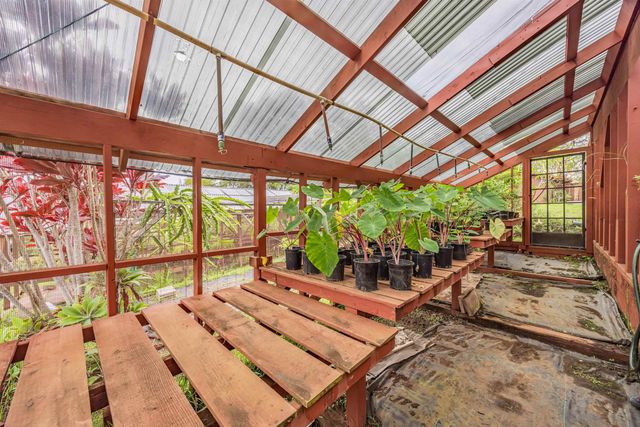 200 Hoopalua Dr, Makawao, HI 96768