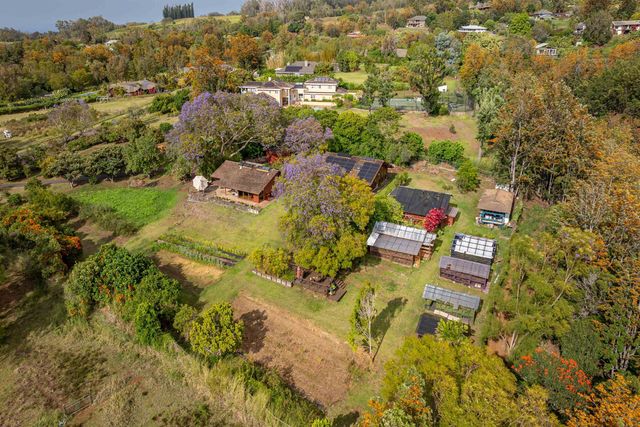 200 Hoopalua Dr, Makawao, HI 96768