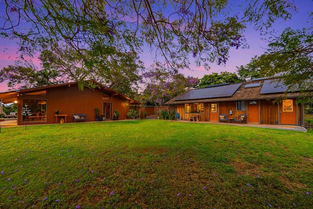 200 Hoopalua Dr, Makawao, HI 96768