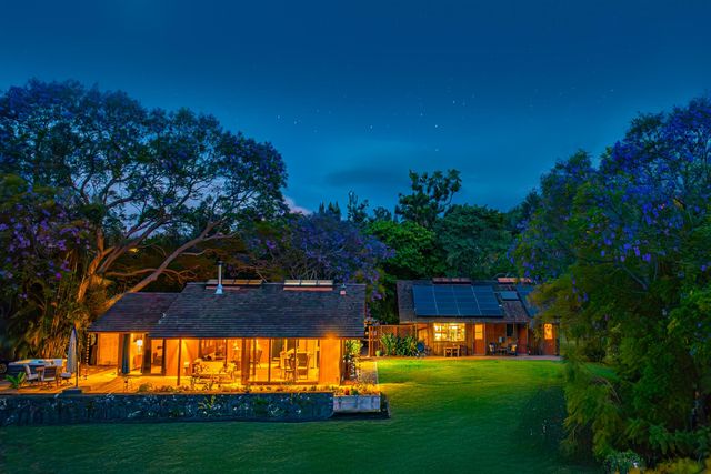 200 Hoopalua Dr, Makawao, HI 96768