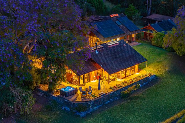 200 Hoopalua Dr, Makawao, HI 96768