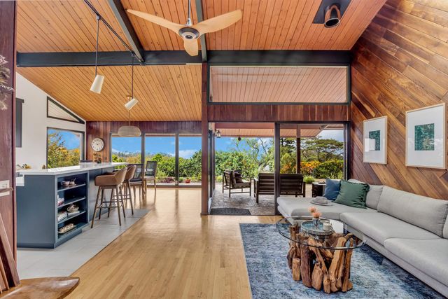 200 Hoopalua Dr, Makawao, HI 96768