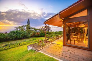 200 Hoopalua Dr, Makawao, HI 96768