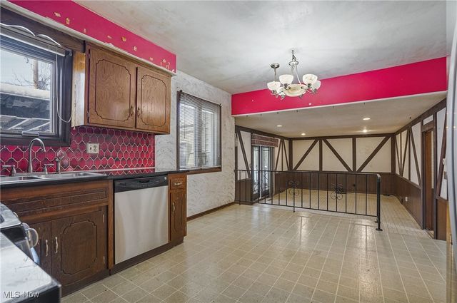 6536 Duneden Avenue, Solon, OH 44139