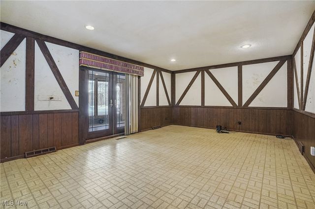 6536 Duneden Avenue, Solon, OH 44139