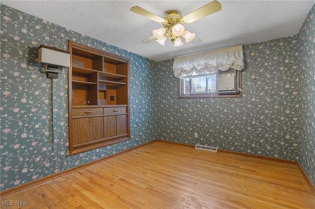 6536 Duneden Avenue, Solon, OH 44139