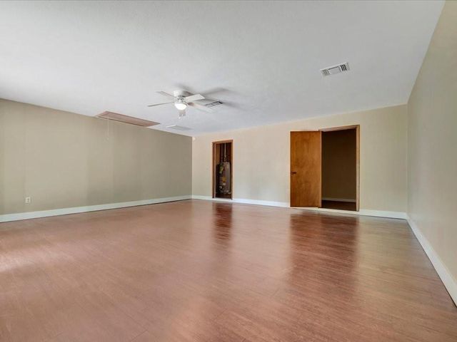 302 Forest Creek Drive, Lufkin, TX 75901