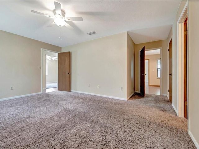 302 Forest Creek Drive, Lufkin, TX 75901