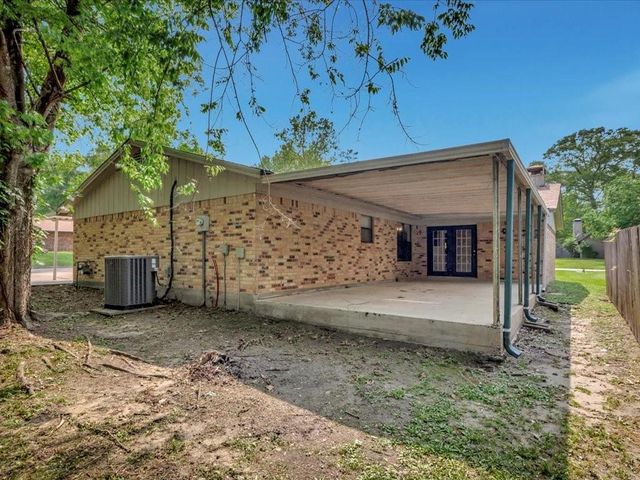 302 Forest Creek Drive, Lufkin, TX 75901