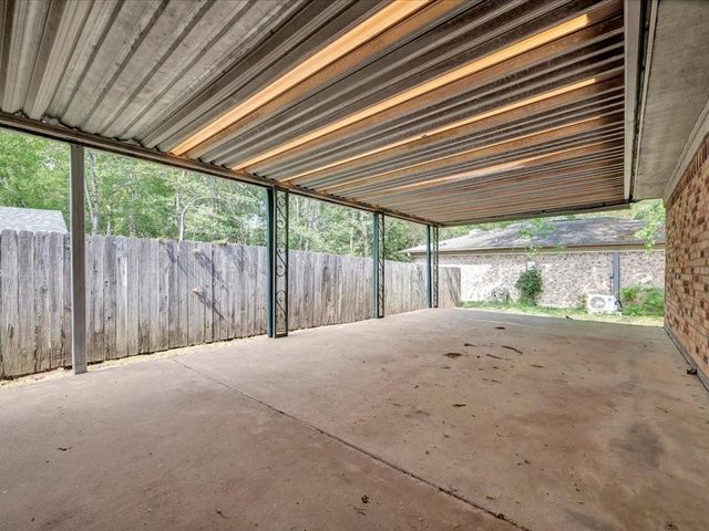302 Forest Creek Drive, Lufkin, TX 75901