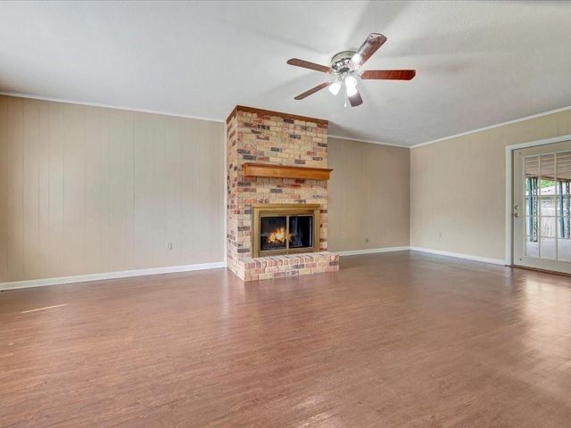 302 Forest Creek Drive, Lufkin, TX 75901