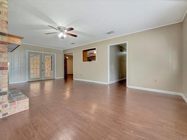 302 Forest Creek Drive, Lufkin, TX 75901