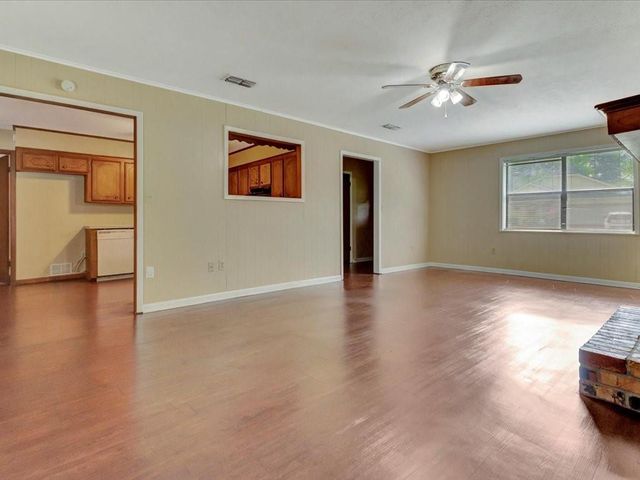302 Forest Creek Drive, Lufkin, TX 75901