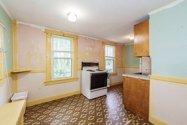 82-1/2 W Silver St, Westfield, MA 01085