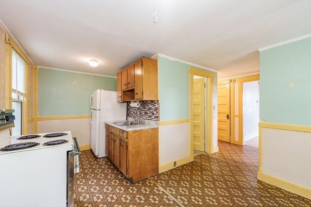 82-1/2 W Silver St, Westfield, MA 01085