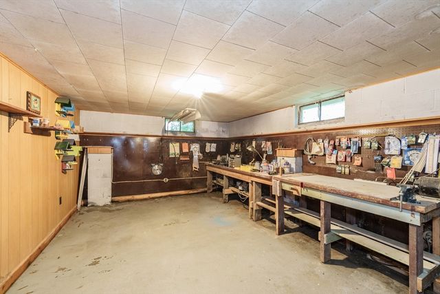 82-1/2 W Silver St, Westfield, MA 01085