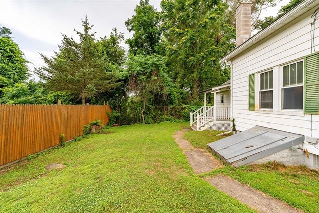 82-1/2 W Silver St, Westfield, MA 01085