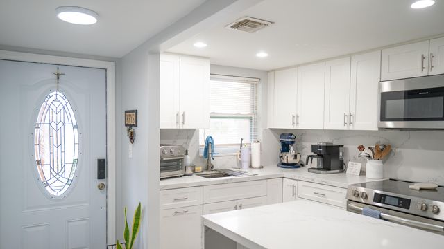 8285 Sunrise Lakes Boulevard 110, Sunrise, FL 33322