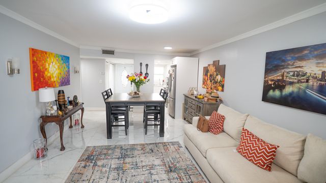 8285 Sunrise Lakes Boulevard 110, Sunrise, FL 33322