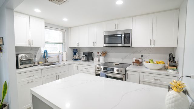 8285 Sunrise Lakes Boulevard 110, Sunrise, FL 33322