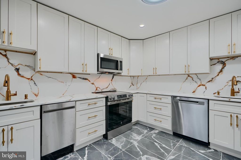 2020 MASTERS DR, Baltimore, MD 21209