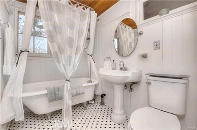 1239 Rainbow Valley Boulevard, Fallbrook, CA 92028