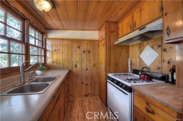 1239 Rainbow Valley Boulevard, Fallbrook, CA 92028