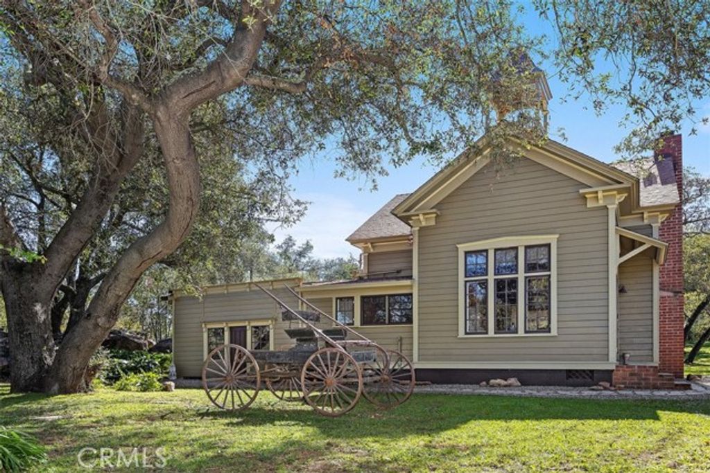 1239 Rainbow Valley Boulevard, Fallbrook, CA 92028