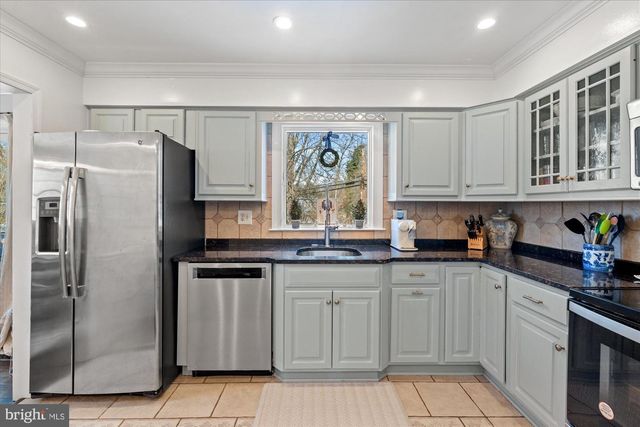 2100 WITTINGTON BLVD, Alexandria, VA 22308