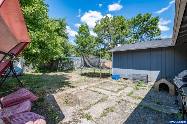 745 Azalea St, Lebanon, OR 97355