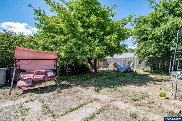 745 Azalea St, Lebanon, OR 97355