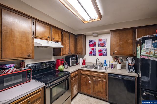 745 Azalea St, Lebanon, OR 97355