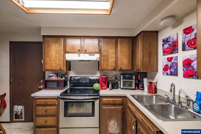 745 Azalea St, Lebanon, OR 97355