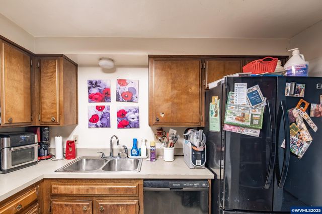 745 Azalea St, Lebanon, OR 97355
