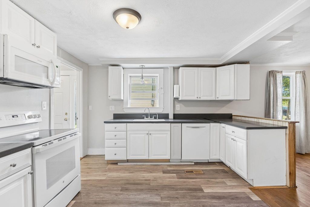 1572 Main Street, Sanford, ME 04073 — photo 3