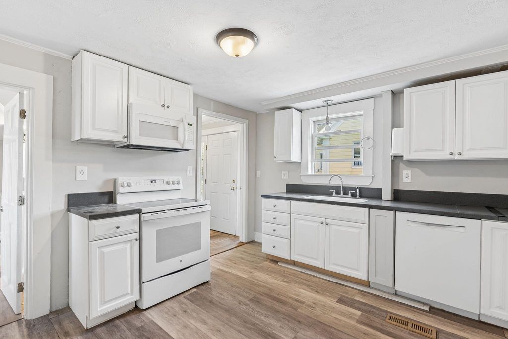 1572 Main Street, Sanford, ME 04073 — photo 4