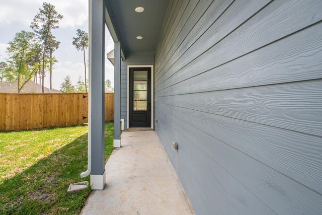 975 Lars Trek Trail, Conroe, TX 77304