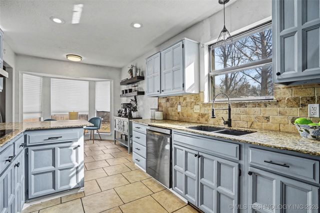 8319 E 107th Place S, Tulsa, OK 74133