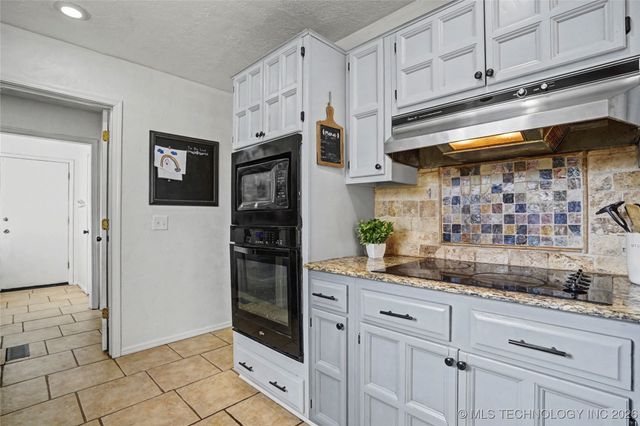 8319 E 107th Place S, Tulsa, OK 74133