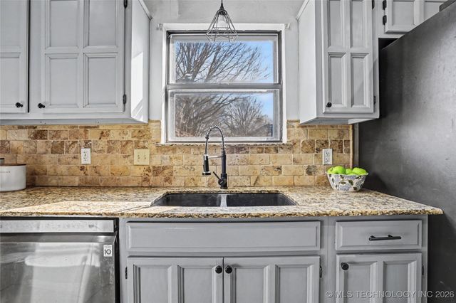 8319 E 107th Place S, Tulsa, OK 74133