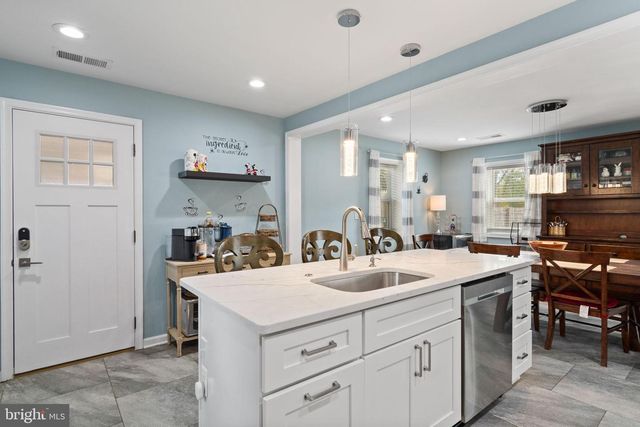 608 NE BLUE RIDGE AVE NE, Leesburg, VA 20176