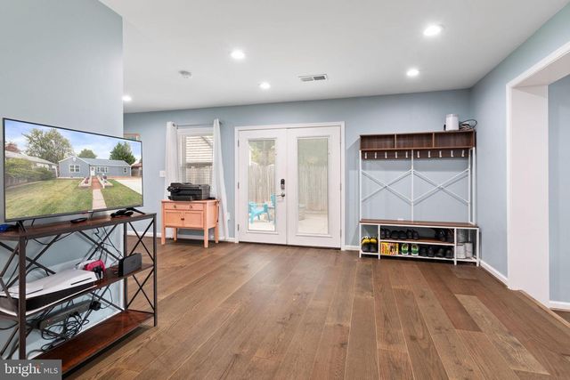 608 NE BLUE RIDGE AVE NE, Leesburg, VA 20176