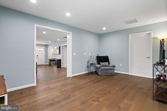 608 NE BLUE RIDGE AVE NE, Leesburg, VA 20176