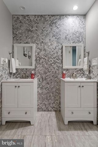 608 NE BLUE RIDGE AVE NE, Leesburg, VA 20176