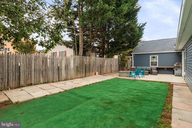 608 NE BLUE RIDGE AVE NE, Leesburg, VA 20176