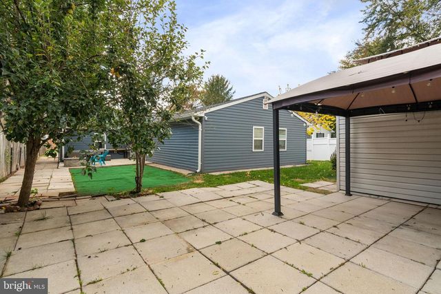 608 NE BLUE RIDGE AVE NE, Leesburg, VA 20176