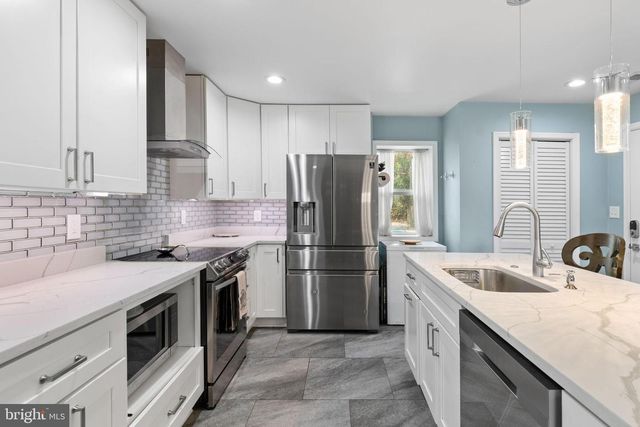 608 NE BLUE RIDGE AVE NE, Leesburg, VA 20176