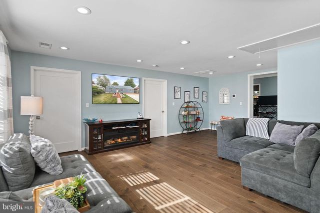 608 NE BLUE RIDGE AVE NE, Leesburg, VA 20176