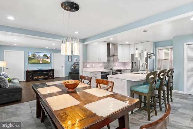 608 NE BLUE RIDGE AVE NE, Leesburg, VA 20176