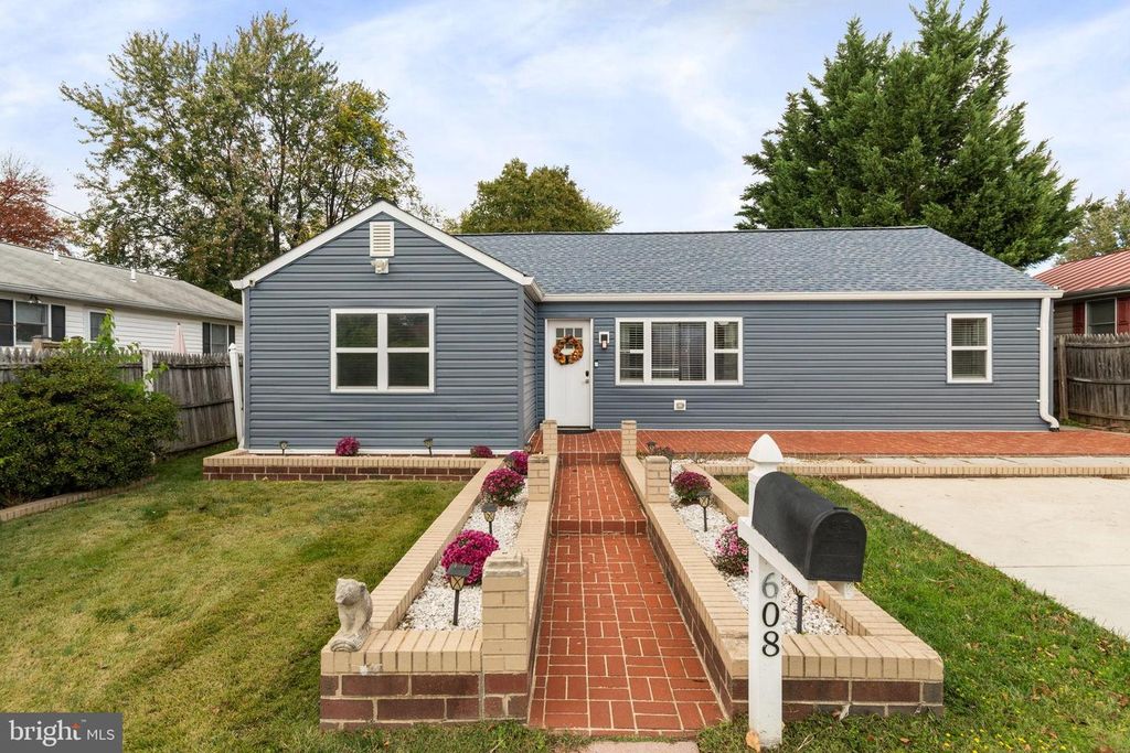 608 NE BLUE RIDGE AVE NE, Leesburg, VA 20176